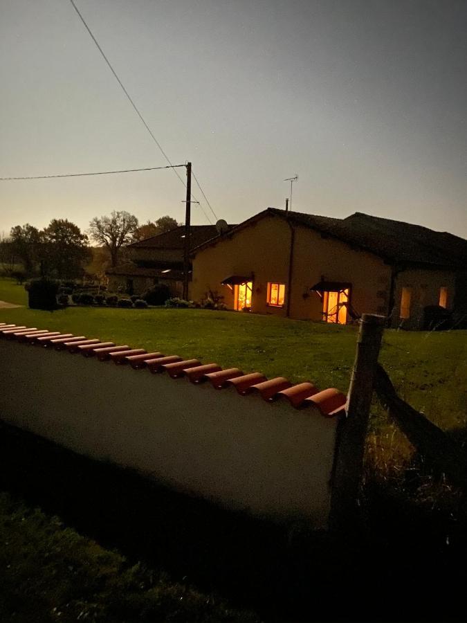 Gite Charbonnaud Laprade  Exteriör bild